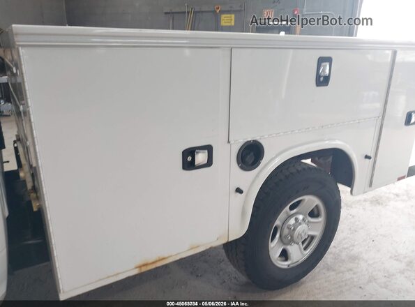 3C7WR4HJ1HG718042 2017 RAM 2500 White Widok wnętrza z tyłu