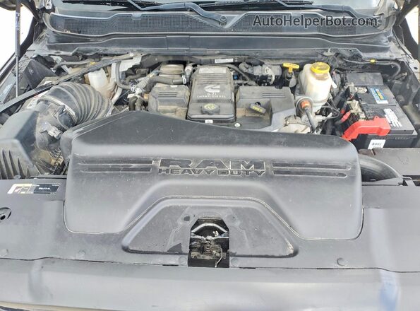 3C7WRNEL7RG349832 2024 RAM 5500 Black Rear interior view