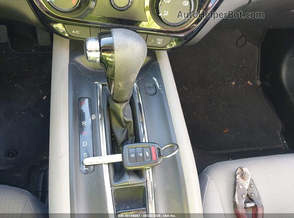 3CZRU5H33NM735271 2022 HONDA HR-V Silver Widok deski rozdzielczej