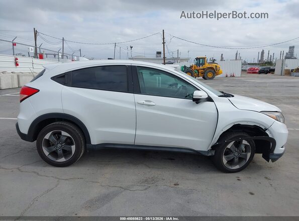 3CZRU5H52JM723141 2018 HONDA HR-V White Rear interior view