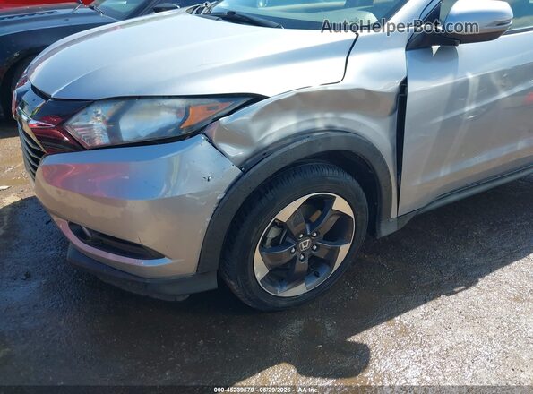 3CZRU5H57JM717058 2018 HONDA HR-V Серебряный Вид спереди