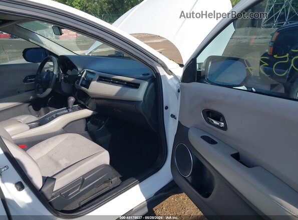 3CZRU6H52JM715630 2018 HONDA HR-V White Front interior view