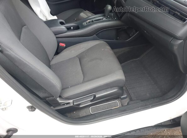 3CZRU6H59NM771215 2022 HONDA HR-V White Front interior view