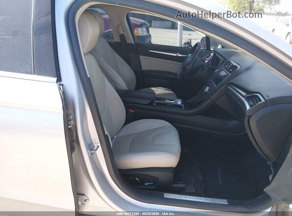 3FA6P0D98JR151111 2018 FORD FUSION Серебряный Вид салона спереди
