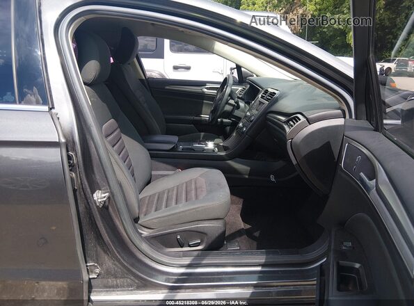 3FA6P0H72HR200726 2017 FORD FUSION Gray Vista interior delantera