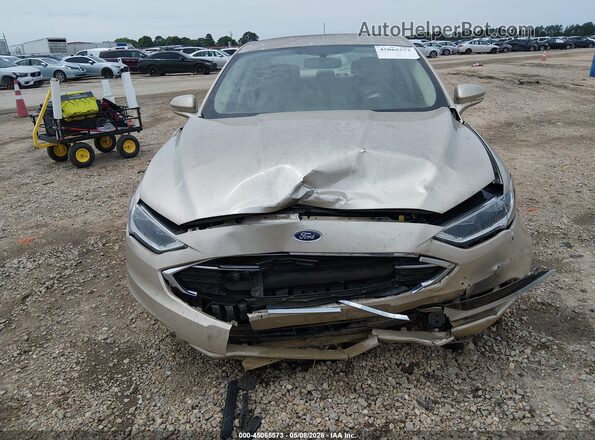 3FA6P0HD0JR133670 2018 FORD FUSION Золотой Вид панели приборов