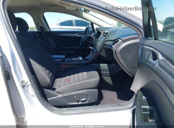 3FA6P0HD1HR252564 2017 FORD FUSION White Front interior view