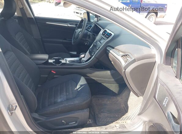 3FA6P0HD2GR281117 2016 FORD FUSION Silver 