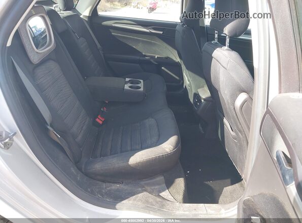 3FA6P0HD2GR281117 2016 FORD FUSION Silver 