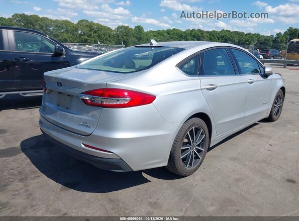 3FA6P0LU0KR267796 2019 FORD FUSION HYBRID Серебряный Задняя правая четверть
