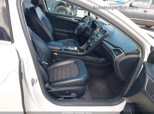 3FA6P0LU1HR314620 2017 FORD FUSION HYBRID Белый Вид салона спереди