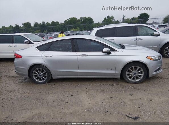 3FA6P0LU3HR323478 2017 FORD FUSION HYBRID Серебряный Вид задней части салона
