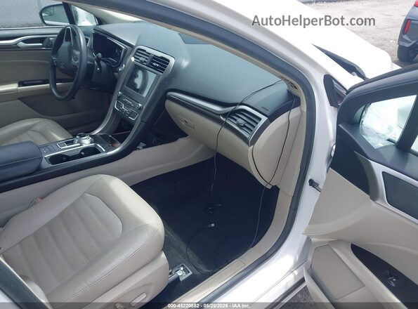3FA6P0LU8JR240473 2018 FORD FUSION HYBRID White Front interior view