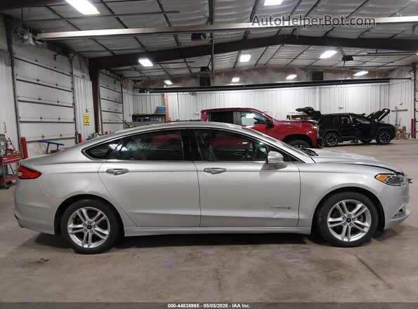 3FA6P0LU9JR118267 2018 FORD FUSION HYBRID Gray Vista interior trasera