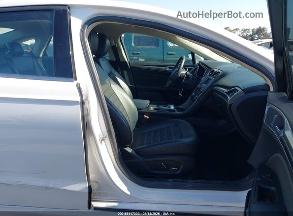 3FA6P0LUXHR287756 2017 FORD FUSION HYBRID Белый Вид салона спереди