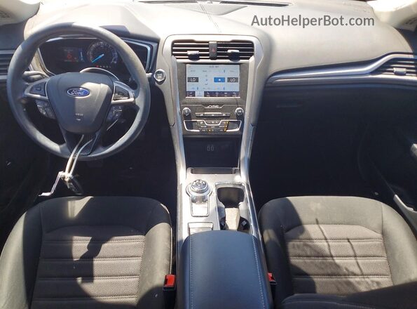 3FA6P0LUXLR126431 2020 FORD FUSION Красный Вид панели приборов
