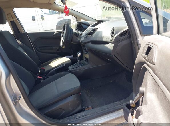3FADP4AJ0GM102973 2016 FORD FIESTA Серебряный Вид салона спереди