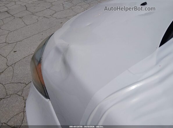 3FADP4AJ3HM168208 2017 FORD FIESTA White Widok z przodu
