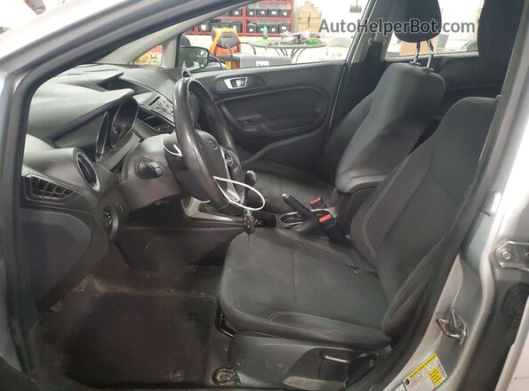 3FADP4BJ3GM104957 2016 FORD FIESTA Серебряный Вид салона спереди