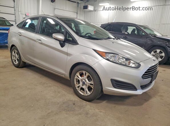 3FADP4BJ3GM104957 2016 FORD FIESTA Серебряный Передняя правая четверть