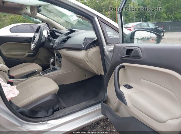 3FADP4BJ9JM129725 2018 FORD FIESTA Silver Սալոնի դիմացի տեսք