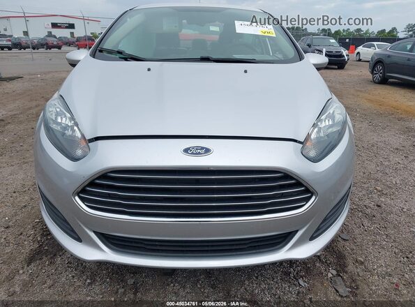 3FADP4BJ9JM129725 2018 FORD FIESTA Silver Սարքավորումների վահանակի տեսք