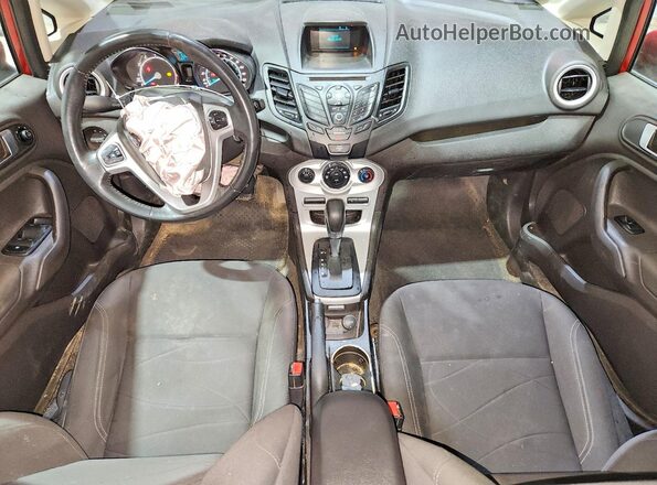 3FADP4EJ2GM113077 2016 FORD FIESTA Red Widok deski rozdzielczej