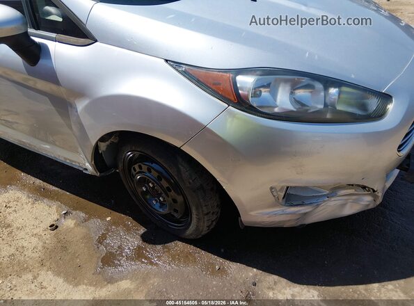 3FADP4EJ3HM155890 2017 FORD FIESTA Silver Widok z przodu