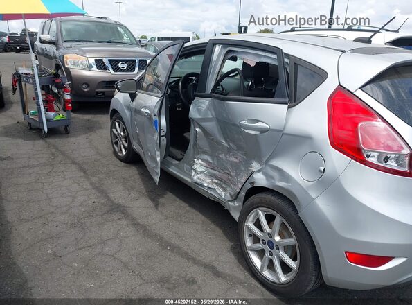 3FADP4EJ5GM154710 2016 FORD FIESTA Серебряный Вид спереди