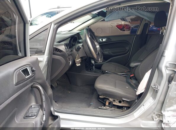 3FADP4EJ5GM154710 2016 FORD FIESTA Серебряный Вид салона спереди
