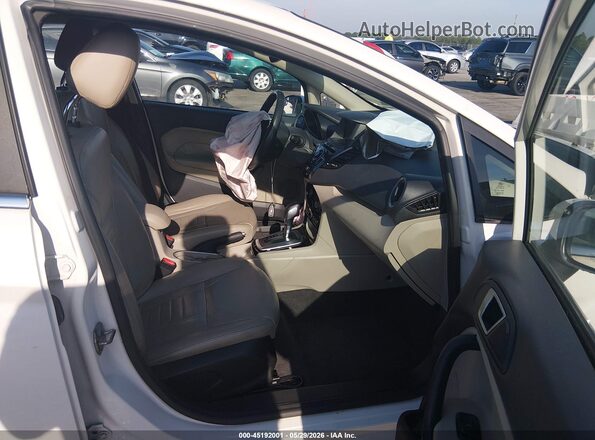 3FADP4FJ3GM144272 2016 FORD FIESTA White Вид салону спереду