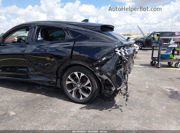 3FMTK3RM2MMA24121 2021 FORD MUSTANG MACH-E Черный Вид спереди