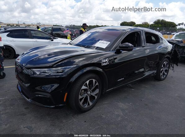 3FMTK3RM2MMA24121 2021 FORD MUSTANG MACH-E Черный Передняя левая четверть