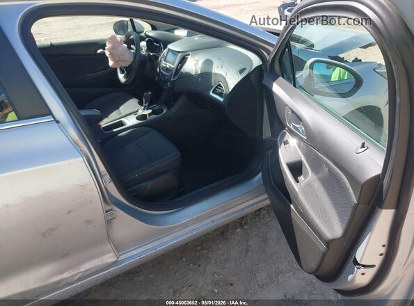 3G1BE6SM8JS628484 2018 CHEVROLET CRUZE Silver წინა სალონის ხედი
