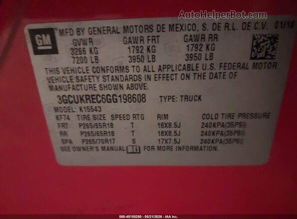 3GCUKREC6GG198608 2016 CHEVROLET SILVERADO Red Vista del compartimento del motor