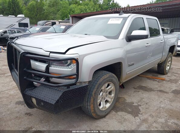 3GCUKREC7JG560971 2018 CHEVROLET SILVERADO Silver წინა მარცხენა ხედი სამი მეოთხედიდან