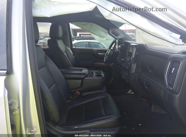3GCUYDEDXKG139998 2019 CHEVROLET SILVERADO Серебряный Вид салона спереди