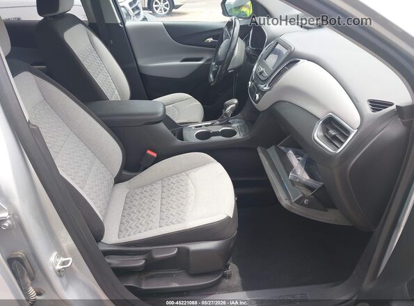 3GNAXKEV5NL242560 2022 CHEVROLET EQUINOX Silver Front interior view