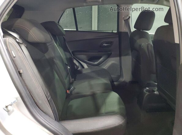 3GNCJKSB2LL195053 2020 CHEVROLET TRAX Серебряный Вид задней части салона