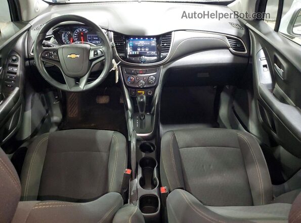 3GNCJKSB2LL195053 2020 CHEVROLET TRAX Серебряный Вид панели приборов