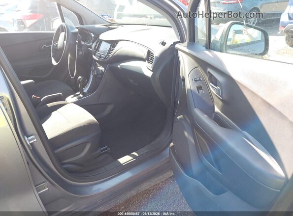3GNCJKSB8LL165961 2020 CHEVROLET TRAX Gray Սալոնի դիմացի տեսք