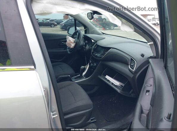 3GNCJLSB2LL335771 2020 CHEVROLET TRAX Silver Սալոնի դիմացի տեսք