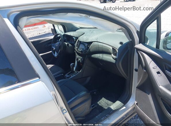 3GNCJLSB4JL267857 2018 CHEVROLET TRAX Silver წინა სალონის ხედი
