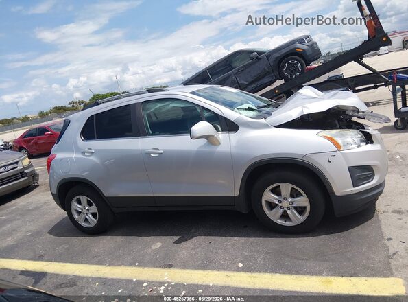 3GNCJLSB7GL262046 2016 CHEVROLET TRAX Silver Rear interior view