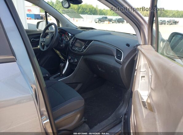 3GNCJNSB3LL179672 2020 CHEVROLET TRAX Серый Вид салона спереди