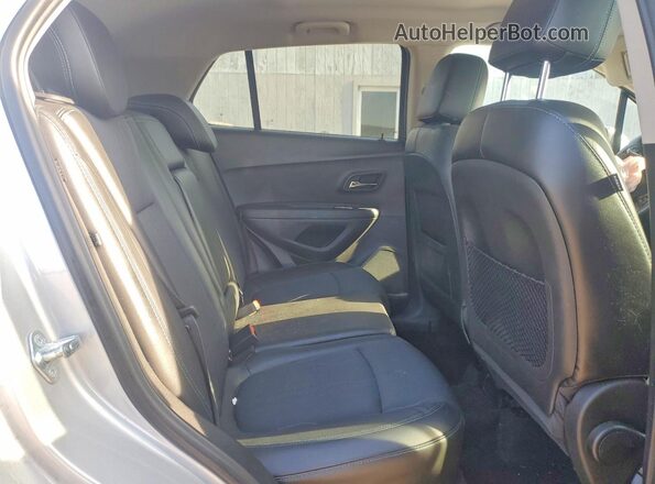 3GNCJPSB8GL149181 2016 CHEVROLET TRAX Silver Rear interior view