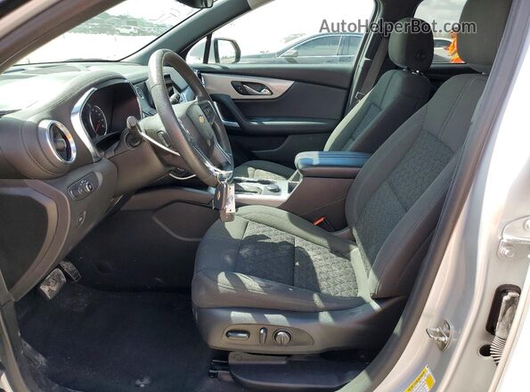 3GNKBBRA3MS561079 2021 CHEVROLET BLAZER Silver Вид салону спереду