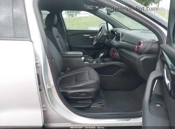 3GNKBERS0LS541610 2020 CHEVROLET BLAZER Silver Widok wnętrza z przodu