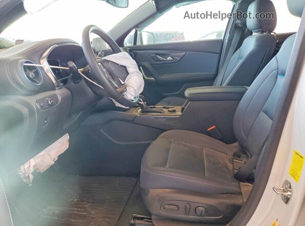 3GNKBKRS1RS268653 2024 CHEVROLET BLAZER White Вид салону спереду