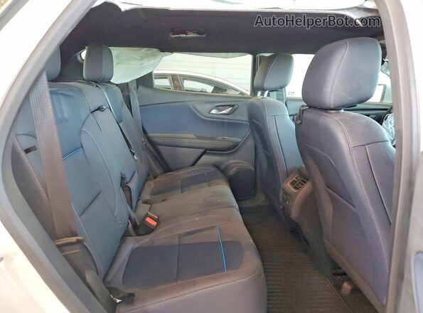 3GNKBKRS1RS268653 2024 CHEVROLET BLAZER White Вид задньої частини салону